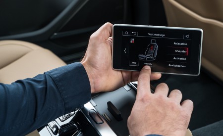 2019 Audi A8 (US-Spec) Interior Detail Wallpapers 450x275 (28)