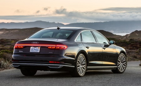 2019 Audi A8 (US-Spec) Rear Three-Quarter Wallpapers 450x275 (10)