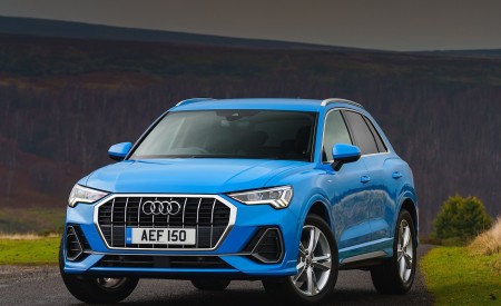 2019 Audi Q3 35 TFSI (UK-Spec) Front Three-Quarter Wallpapers 450x275 (67)