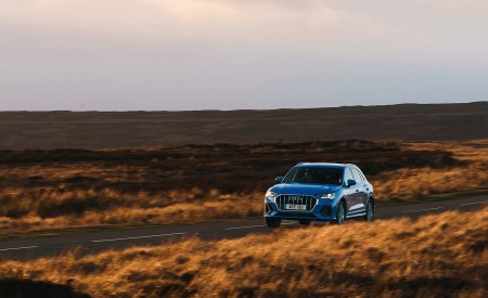 2019 Audi Q3 35 TFSI (UK-Spec) Front Three-Quarter Wallpapers 450x275 (25)