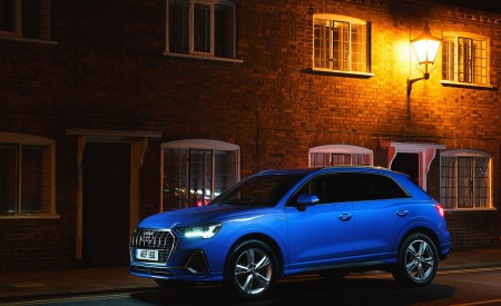 2019 Audi Q3 35 TFSI (UK-Spec) Front Three-Quarter Wallpapers 450x275 (69)