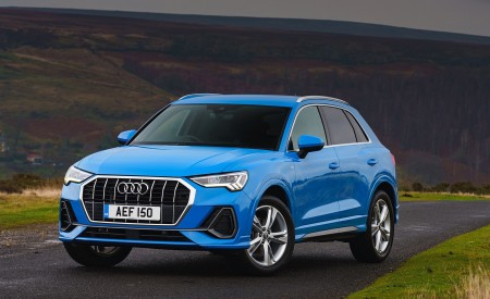 2019 Audi Q3 35 TFSI (UK-Spec) Front Three-Quarter Wallpapers 450x275 (48)