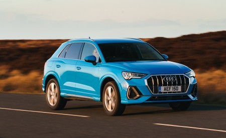 2019 Audi Q3 35 TFSI (UK-Spec) Front Three-Quarter Wallpapers 450x275 (17)