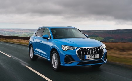 2019 Audi Q3 35 TFSI (UK-Spec) Front Three-Quarter Wallpapers 450x275 (15)