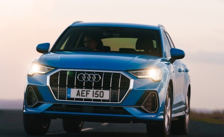 2019 Audi Q3 35 TFSI (UK-Spec) Front Wallpapers 450x275 (63)