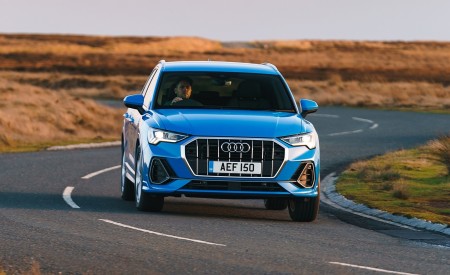 2019 Audi Q3 35 TFSI (UK-Spec) Front Wallpapers 450x275 (27)