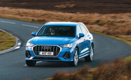2019 Audi Q3 35 TFSI (UK-Spec) Front Wallpapers 450x275 (51)