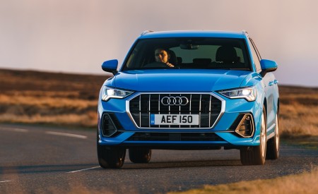 2019 Audi Q3 35 TFSI (UK-Spec) Front Wallpapers 450x275 (30)