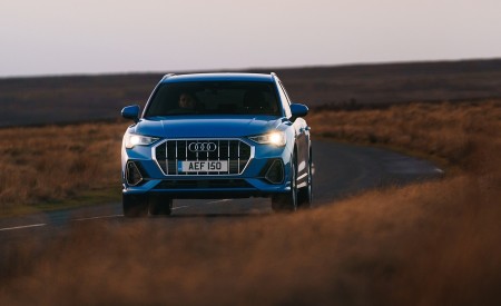 2019 Audi Q3 35 TFSI (UK-Spec) Front Wallpapers 450x275 (31)