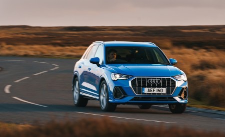2019 Audi Q3 35 TFSI (UK-Spec) Front Wallpapers 450x275 (32)