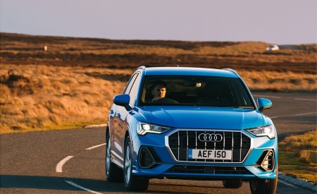 2019 Audi Q3 35 TFSI (UK-Spec) Front Wallpapers 450x275 (33)