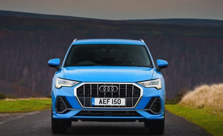2019 Audi Q3 35 TFSI (UK-Spec) Front Wallpapers 450x275 (52)
