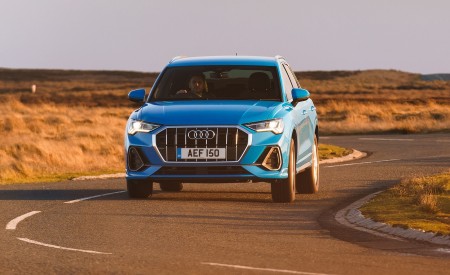2019 Audi Q3 35 TFSI (UK-Spec) Front Wallpapers 450x275 (39)
