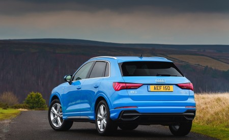 2019 Audi Q3 35 TFSI (UK-Spec) Rear Three-Quarter Wallpapers 450x275 (53)