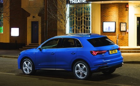 2019 Audi Q3 35 TFSI (UK-Spec) Rear Three-Quarter Wallpapers 450x275 (70)