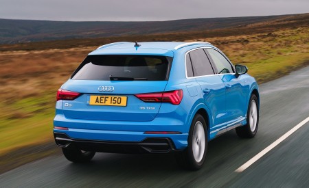 2019 Audi Q3 35 TFSI (UK-Spec) Rear Three-Quarter Wallpapers 450x275 (38)