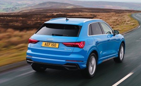 2019 Audi Q3 35 TFSI (UK-Spec) Rear Three-Quarter Wallpapers 450x275 (35)