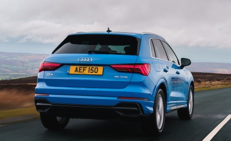 2019 Audi Q3 35 TFSI (UK-Spec) Rear Three-Quarter Wallpapers 450x275 (19)