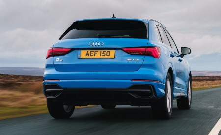 2019 Audi Q3 35 TFSI (UK-Spec) Rear Wallpapers 450x275 (22)