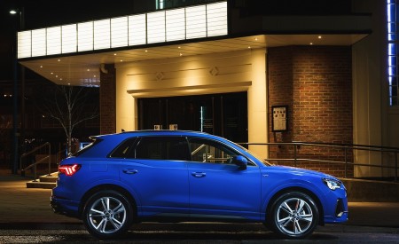 2019 Audi Q3 35 TFSI (UK-Spec) Side Wallpapers 450x275 (71)