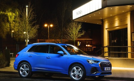 2019 Audi Q3 35 TFSI (UK-Spec) Side Wallpapers 450x275 (72)