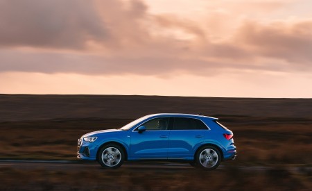 2019 Audi Q3 35 TFSI (UK-Spec) Side Wallpapers 450x275 (10)