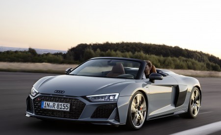 2019 Audi R8 Spyder (Color: Kemora Gray Metallic) Front Three-Quarter Wallpapers 450x275 (36)
