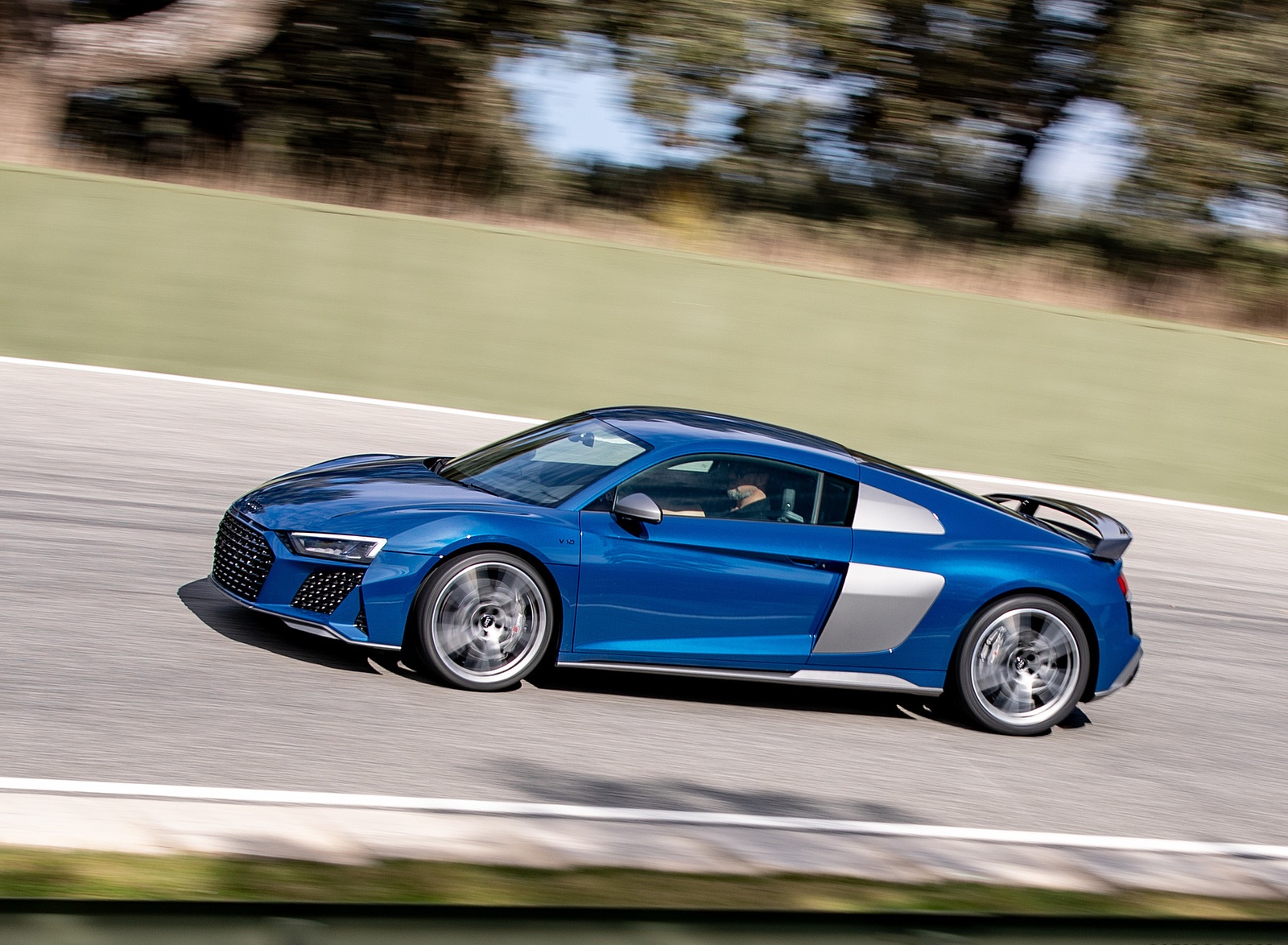 2019 Audi R8 V10 Coupe (Color: Ascari Blue Metallic) Side Wallpapers #6 of 59