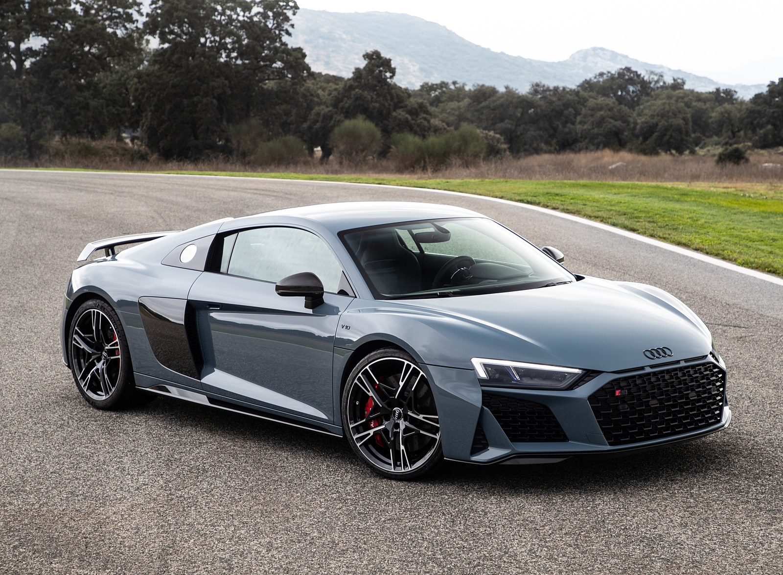 2019 Audi R8 V10 Coupe (Color: Kemora Gray Metallic) Front Three-Quarter Wallpapers #27 of 59