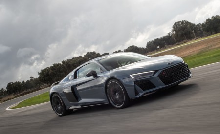 2019 Audi R8 V10 Coupe (Color: Kemora Gray Metallic) Front Three-Quarter Wallpapers 450x275 (22)