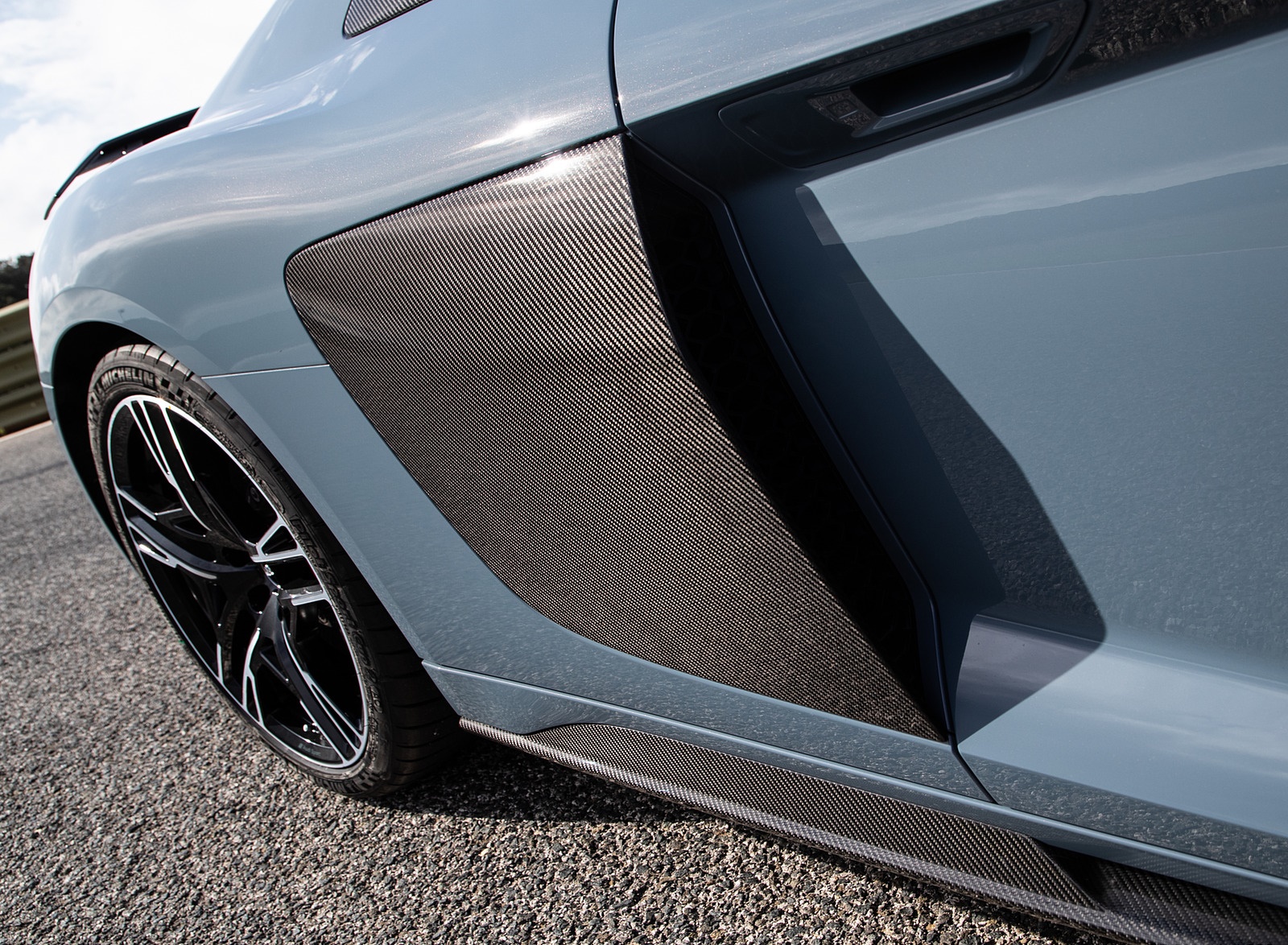 2019 Audi R8 V10 Coupe (Color: Kemora Gray Metallic) Side Vent Wallpapers #28 of 59