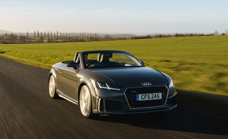2019 Audi TT Roadster (UK-Spec) Front Three-Quarter Wallpapers 450x275 (83)