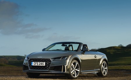 2019 Audi TT Roadster (UK-Spec) Front Three-Quarter Wallpapers 450x275 (84)