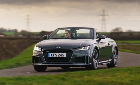 2019 Audi TT Roadster (UK-Spec) Front Three-Quarter Wallpapers 450x275 (63)