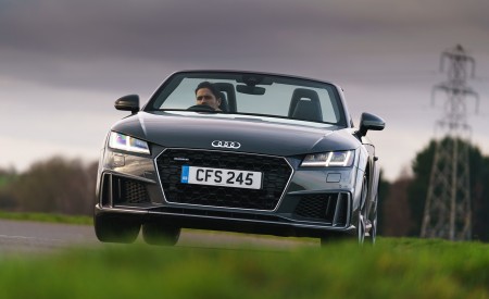 2019 Audi TT Roadster (UK-Spec) Front Three-Quarter Wallpapers 450x275 (56)