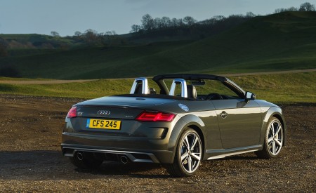 2019 Audi TT Roadster (UK-Spec) Rear Three-Quarter Wallpapers 450x275 (86)