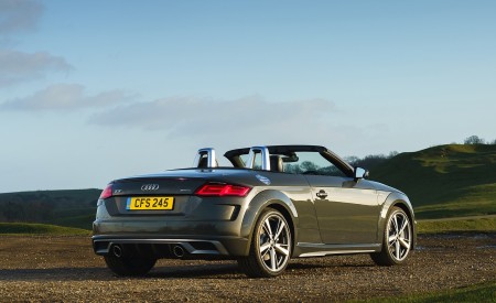 2019 Audi TT Roadster (UK-Spec) Rear Three-Quarter Wallpapers 450x275 (87)