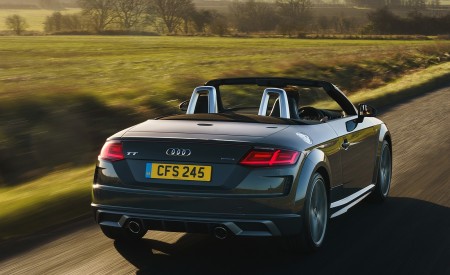 2019 Audi TT Roadster (UK-Spec) Rear Three-Quarter Wallpapers 450x275 (77)