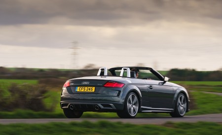 2019 Audi TT Roadster (UK-Spec) Rear Three-Quarter Wallpapers 450x275 (60)
