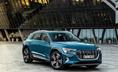 2019 Audi e-tron (Color: Antigua Blue) Front Three-Quarter Wallpapers 450x275 (102)