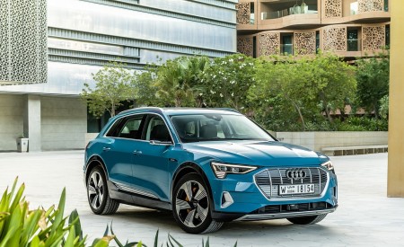 2019 Audi e-tron (Color: Antigua Blue) Front Three-Quarter Wallpapers 450x275 (103)