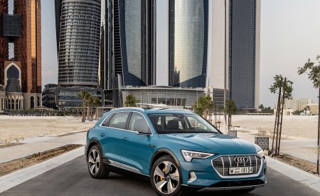 2019 Audi e-tron (Color: Antigua Blue) Front Three-Quarter Wallpapers 450x275 (96)