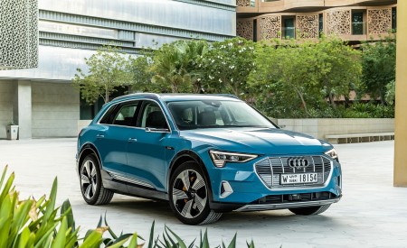 2019 Audi e-tron (Color: Antigua Blue) Front Three-Quarter Wallpapers 450x275 (104)