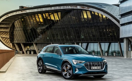 2019 Audi e-tron (Color: Antigua Blue) Front Three-Quarter Wallpapers 450x275 (106)