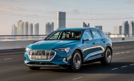 2019 Audi e-tron (Color: Antigua Blue) Front Three-Quarter Wallpapers 450x275 (89)