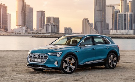2019 Audi e-tron (Color: Antigua Blue) Front Three-Quarter Wallpapers 450x275 (90)