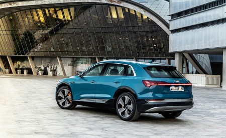 2019 Audi e-tron (Color: Antigua Blue) Rear Three-Quarter Wallpapers 450x275 (116)