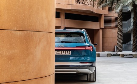 2019 Audi e-tron (Color: Antigua Blue) Rear Wallpapers 450x275 (110)