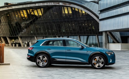 2019 Audi e-tron (Color: Antigua Blue) Side Wallpapers 450x275 (111)