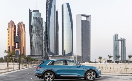 2019 Audi e-tron (Color: Antigua Blue) Side Wallpapers 450x275 (101)
